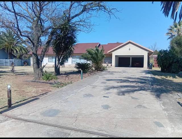 4 BEDROOM HOUSE FOR SALE IN GERMISTON SOUTH